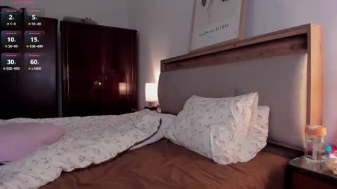 Emilie online show from December 3, 5:02 pm