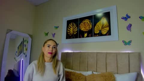 Snapshot of ema_garciaa chatting on September 28, 10:46 am ema garcia  online show from September 28, 10:46 am