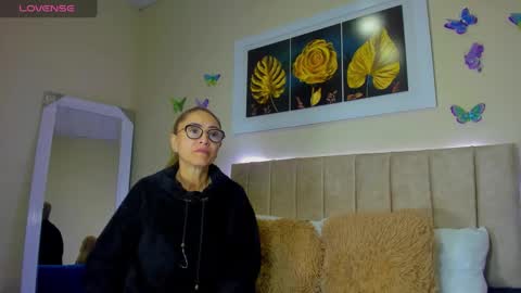 Snapshot of ema_garciaa chatting on October 6, 1:18 pm ema garcia  online show from October 6, 1:18 pm