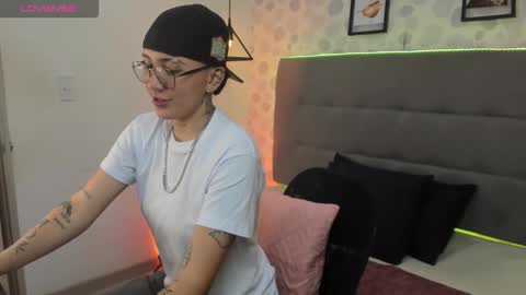 emahills__axelrose online show from November 11, 3:20 am