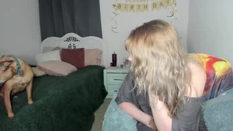 Snapshot of emberpheonixxx chatting on February 25, 3:31 am Ember Pheonixxx online show from February 25, 3:31 am