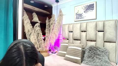 Snapshot of emelie_ch_ chatting on January 19, 5:37 am Emily  online show from January 19, 5:37 am