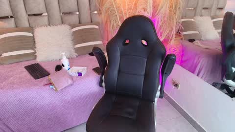 Snapshot of emelie_ch_ chatting on January 11, 7:28 am Emily  online show from January 11, 7:28 am