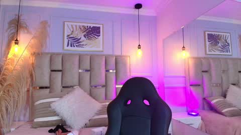 Snapshot of emelie_ch_ chatting on January 10, 10:28 am Emily  online show from January 10, 10:28 am