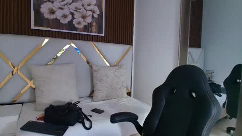 Emily  online show from January 18, 4:16 pm