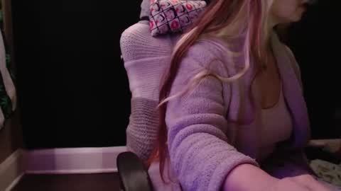 emeraldstrawberri online show from November 30, 12:45 pm