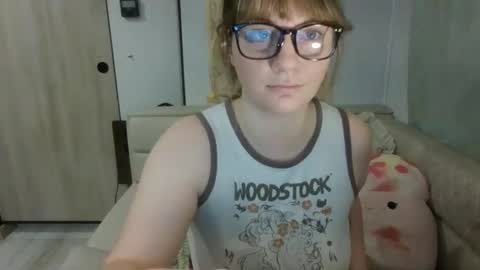 EmerieSkye online show from November 23, 3:32 pm