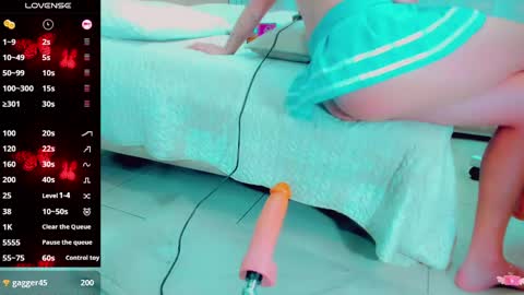 EmillySaenz online show from April 18, 7:58 pm