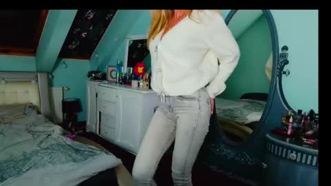 Emila online show from February 9, 5:33 pm