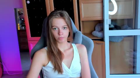 emili_sweet__ online show from May 19, 2:57 pm