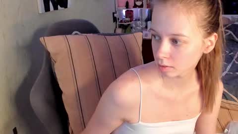 emili_sweet__ online show from February 17, 4:17 pm