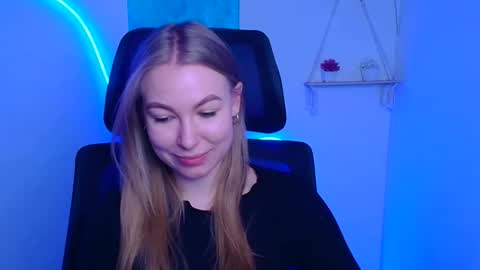 Emilia online show from December 3, 6:58 am