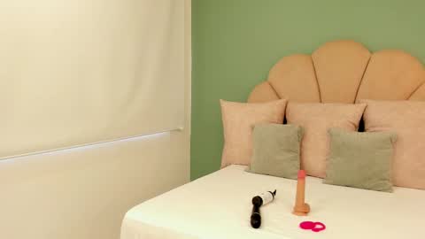 Emillie online show from February 12, 12:12 pm