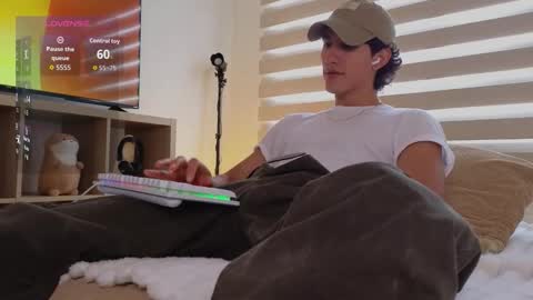 emilio_rivs online show from March 26, 2:44 pm