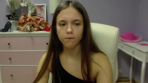 Snapshot of emilly_lust99 chatting on March 4, 7:30 am Emilly online show from March 4, 7:30 am