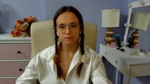 Emilly online show from February 28, 9:02 am