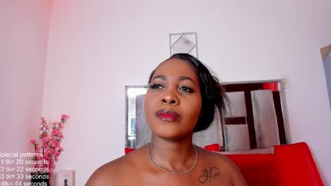 Emilly Roa online show from May 27, 7:00 pm