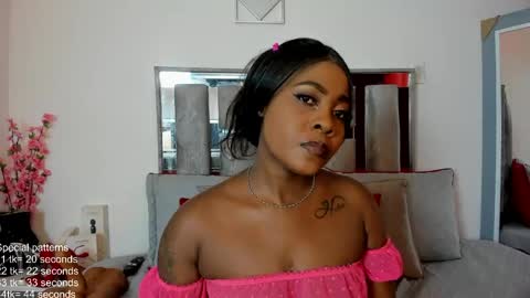 Emilly Roa online show from May 16, 6:17 pm