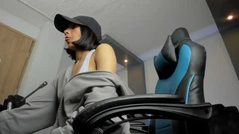 emily_bruss online show from May 21, 8:26 pm