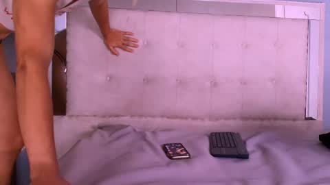 emily_castillo1_ online show from October 3, 6:21 am