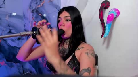 emily_evol online show from May 16, 11:42 am
