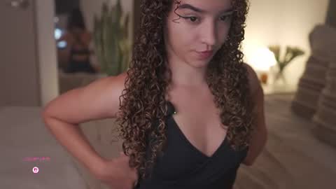 Juliana online show from June 10, 11:25 pm