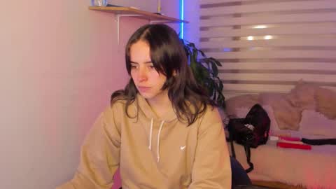 Snapshot of emily_lindey chatting on October 15, 2:59 am emily_lindey online show from October 15, 2:59 am