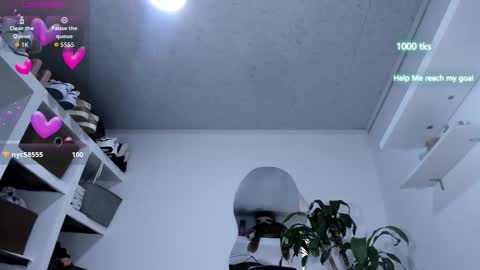 Snapshot of emily_palmeer chatting on October 6, 12:56 pm emily_palmeer online show from October 6, 12:56 pm