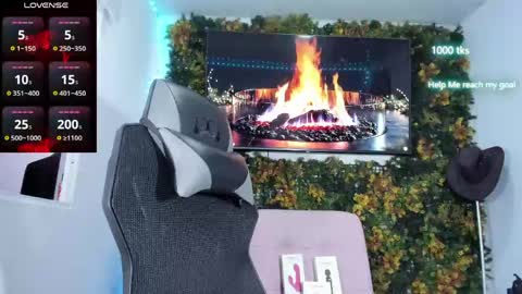 emily_palmeer online show from May 14, 11:08 am