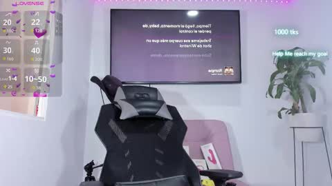 Snapshot of emily_palmeer chatting on October 13, 11:56 am emily_palmeer online show from October 13, 11:56 am