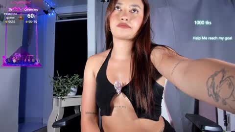 Snapshot of emily_palmeer chatting on February 26, 12:20 am emily_palmeer online show from February 26, 12:20 am