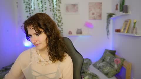 emily_paris18 online show from June 5, 1:38 pm