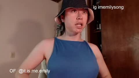 emily_pearl_ online show from May 10, 9:43 pm