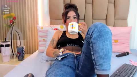 emily_rivas_ online show from March 11, 12:08 pm