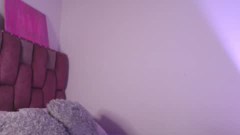 emily_w2 online show from March 18, 4:18 am