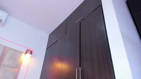 emily_walker4 online show from November 25, 3:00 pm