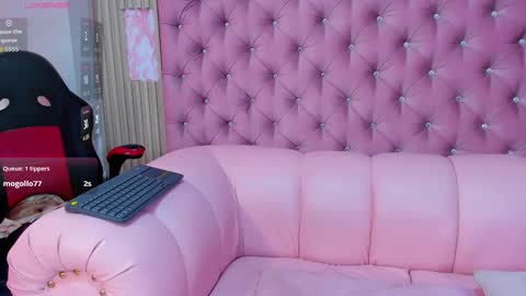 Emily online show from December 4, 4:28 pm