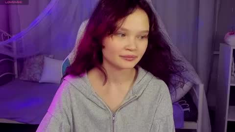 Emilyhaves online show from May 4, 1:06 pm