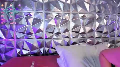 Snapshot of emilydarkwood chatting on October 21, 6:55 pm Emily online show from October 21, 6:55 pm