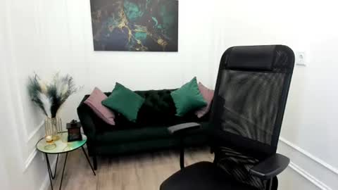 Emily online show from June 9, 4:01 am