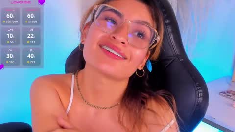 Emilyjonnes  online show from June 5, 6:52 am