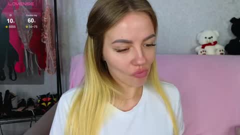 Emily Robbie online show from February 13, 8:03 pm