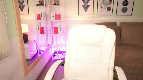 Emily Turner  online show from April 13, 8:57 pm