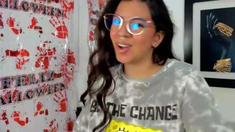 Snapshot of emilyy_cooperr chatting on October 23, 12:17 pm emilyy_cooperr online show from October 23, 12:17 pm