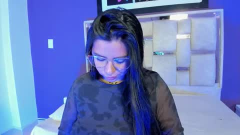 emilyy_cooperr online show from February 2, 12:12 pm