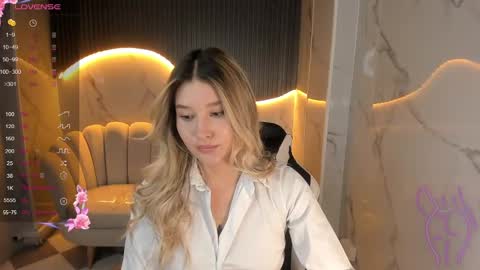 Emma online show from October 2, 8:40 pm