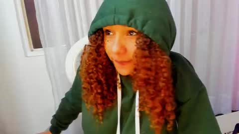 Snapshot of emma_carteer__ chatting on October 25, 5:35 pm Emma Carteer   online show from October 25, 5:35 pm