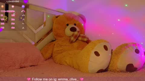 Snapshot of emma_clive chatting on October 4, 1:14 am Emma online show from October 4, 1:14 am
