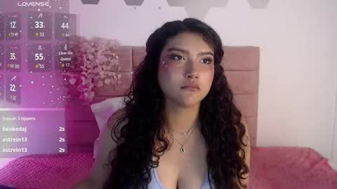 emma_gil22 online show from December 22, 10:05 pm
