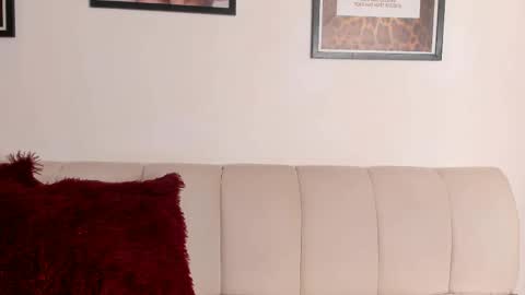 emma_jonness online show from April 6, 5:47 pm